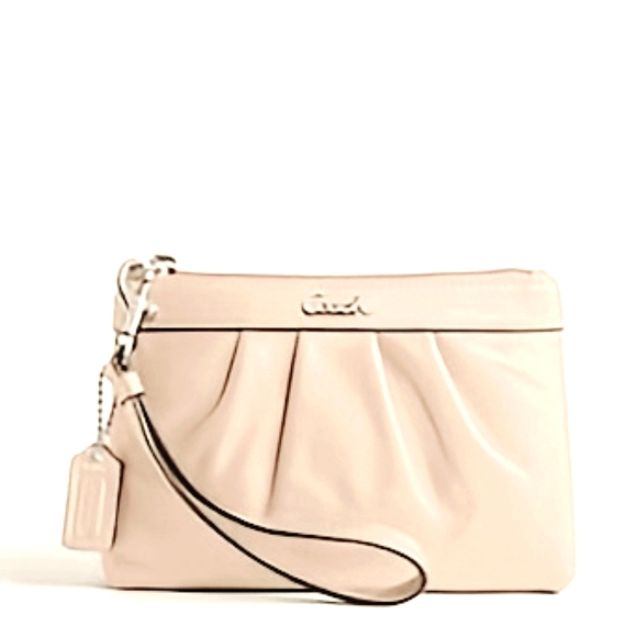 🤍 Coach Pearlized Shell Cream Ivory Pleated Pebbled Leather Wristlet Clutch - Picture 1 of 9
